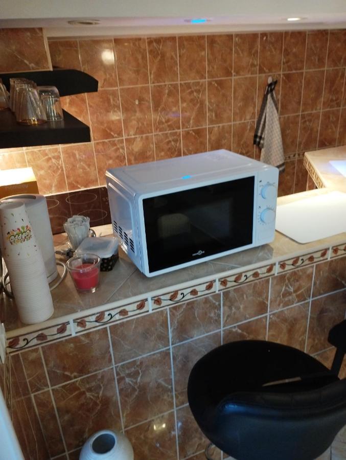 Studio Meuble Avec Piscine Partagee La Ferte-Gaucher Luaran gambar